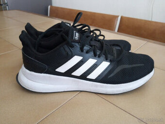 Panske bezecke tenisky ADIDAS.