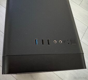 AMD Ryzen 5 / Radeon RX 580 8GB / 16GB RAM + 1TB SSD + WiFi