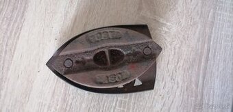 Predam starú žehličku s podstavcom.