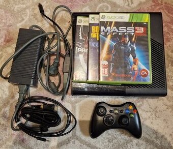 XBOX 360 E, 500Gb HDD + OVLADAC + 3 HRY
