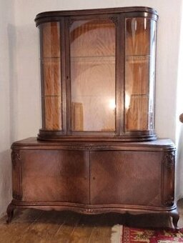 Starožitná vitrína
