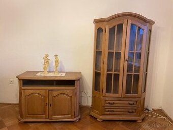 Rustikálna vitrína a komoda