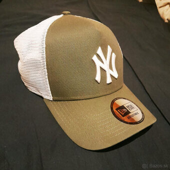NEW ERA khaki & white