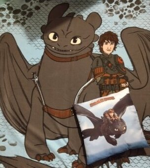 Ako vycvičiť draka - deka a poduška Bezzubka a Štikút