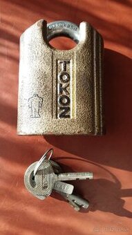 Visiaci zámok golem 70