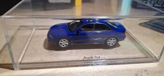 Model Audi S4