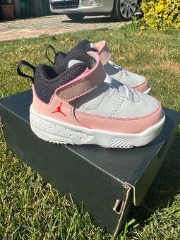 Jordan MAX AURA 3