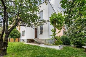 Rodinný dom, 3 podlažný 7-izbový, na tichom a vyhľadávanom m