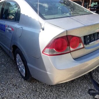 Predám zadný nárazník Dvere Kufor Civic sedan 2006-
