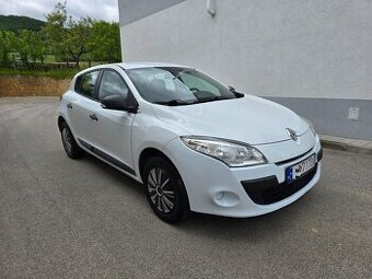 Renault Megane3 2011,1.6benzin 16V 74kw,po1. Majiteľovi