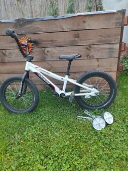 Detsky bicykel s pomocnymi kolesami