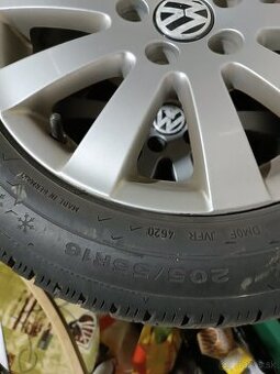 Predám zimné pneumatík Dunlop 205-55-R16