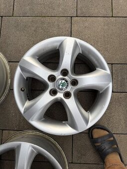 15 palcove hlinikove disky skoda original Fabia 2