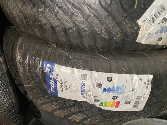 Pneu Zimné 215-65-16 Falken