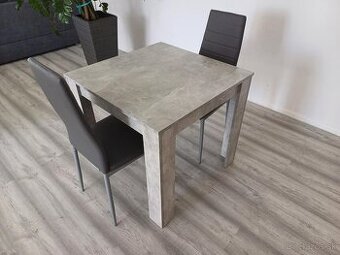 Obývacia stena, stôl, kuchynský stôl so stoličkami