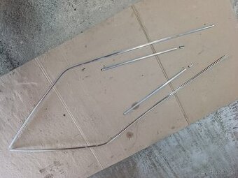 E30 Touring chromové lišty