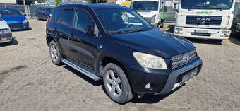 Lacno rozpredám Toyota Rav4 na náhradné diely
