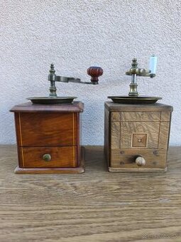 Veľké starožitné mlynčeky na kávu