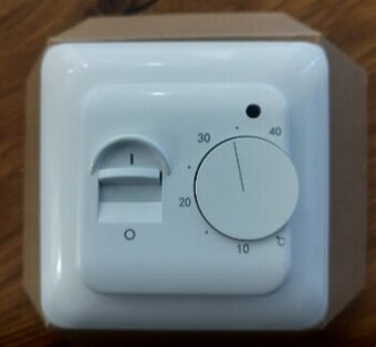 Predám manuálny termostat na podlahové kúrenie (5x)