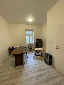 Kancelárske/administratívne priestory na prenájom - 1