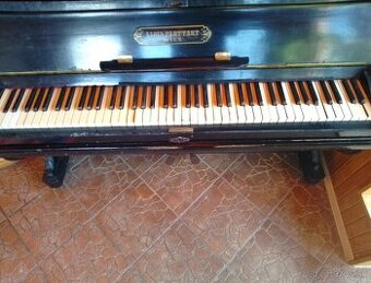 Klavír vhodný na celkovú renováciu