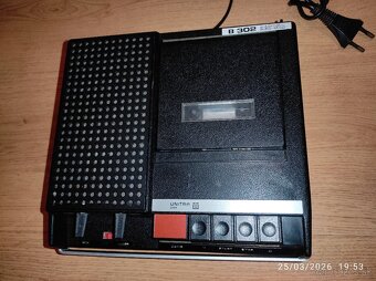 MAGNETOFON KAZETOVY RETRO