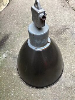 Retro priemyselná lampa