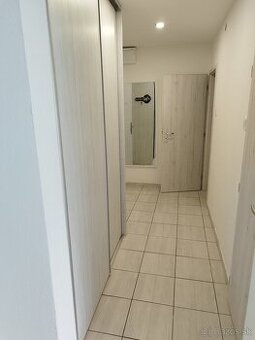 Na prenájom 2 izbový byt s balkónom
