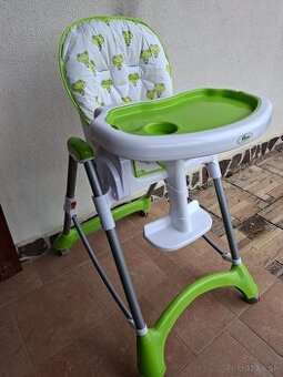 Vysoká jedálenská stolička na kŕmenie