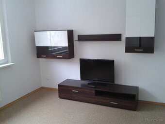 1izb Tehelna, zariadeny