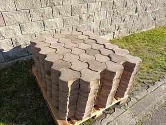 Zámková dlažba - Rezervované celé 100 M2 + 50m2 