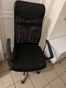 Kancelárska stolička ako nová – 45€
