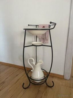 Dekoratívne kovové umývadlo