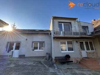 Rodinný dom v Sasinkove, okr. Hlohovec so samostatným vstupo - 1