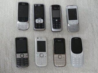 Nokia retro, vintage telefony spolu s nabijackou a headsetom