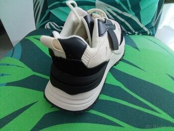 Predám nové nepoužité tenisky