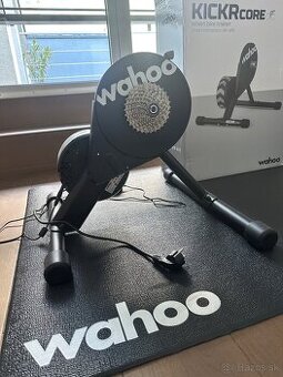 Wahoo KICKR CORE SMART cyklotrenažér s kazetou a podložka