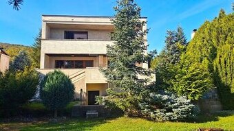 Veľký rodinný dom s úžitkovou plochou 330 m2, postavený...