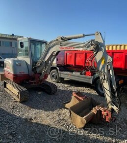 Minibager Takeuchi TB240 s POWERTILTOM