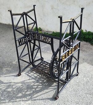 Podnož zo šijacieho stroja