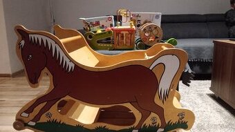 Húpací drevený koník+drevené hračky