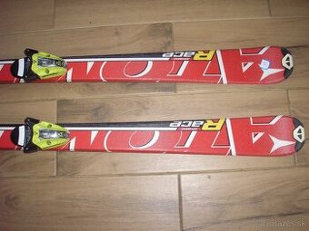 Detské karvingové lyže, Atomic Race ,  dĺžka 140 cm