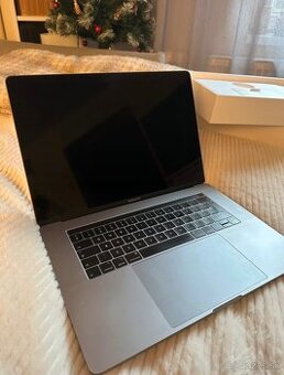 MacBook Pro 15 2019 i7 / 32 / 512 + Nová batéria