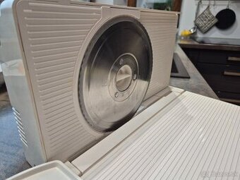 Krájač na chlieb, salámu...