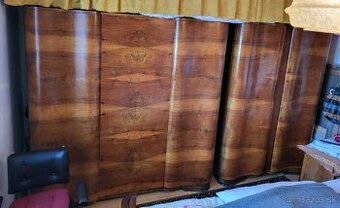 Masívna Spálňova zostava z Orecha