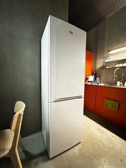 Predám kombinovanú chladničku Beko