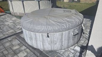 Nafukovacia vírivka