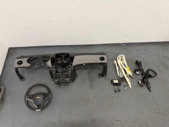 Chevrolet Cruze LT airbagová sada palubná doska airbagy