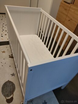 Postieľka Sundvik s matracom Skonast a chráničom