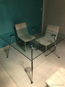 Predám masívny sklenený stôl